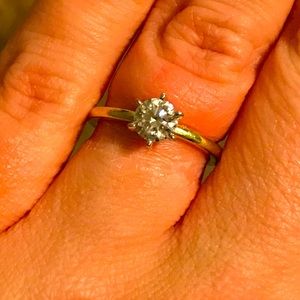 .72 ct Diamond Brilliant Earth 18k Gold Ring